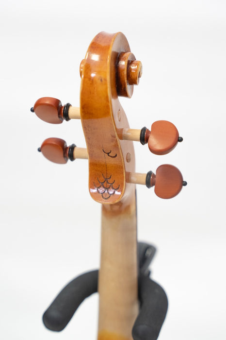 Folk Fiddle 'Fish' by Paris Andrew