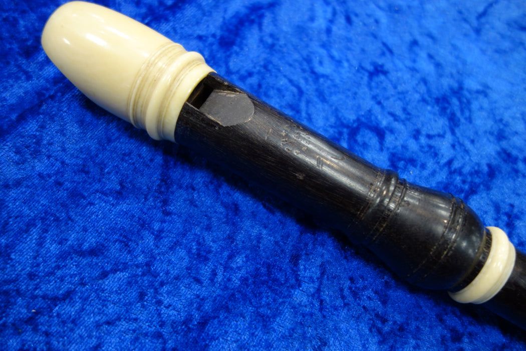 Dolmetsch Alto Recorder in Blackwood with decorative rings (Previously Owned)